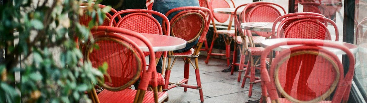 Utomhusstolar för restaurang & café – slitstarka & väderbeständiga